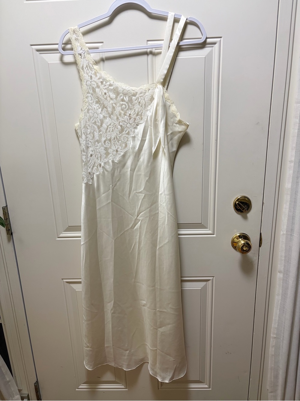 vtg Victoria's Secret Ivory Satin Floral Lace Full Slip, Adjustable Straps, S